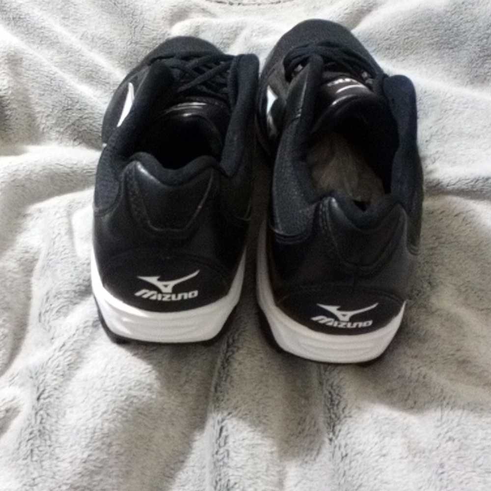 Baseball cleats. - Picture 5 of 7